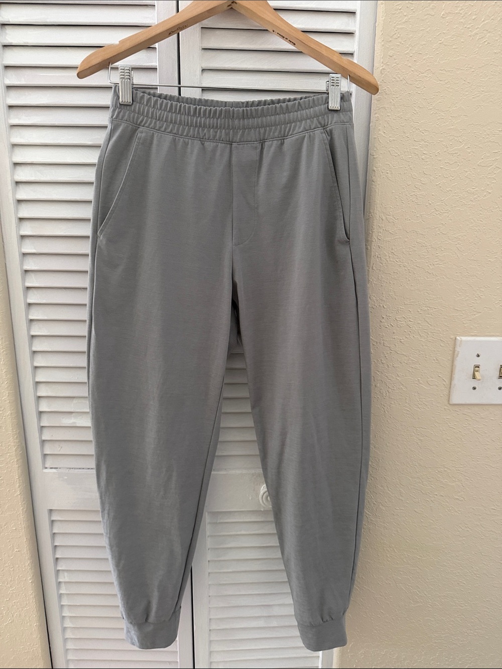 Uniqlo Light Gray Elastic Waist Jogger size small